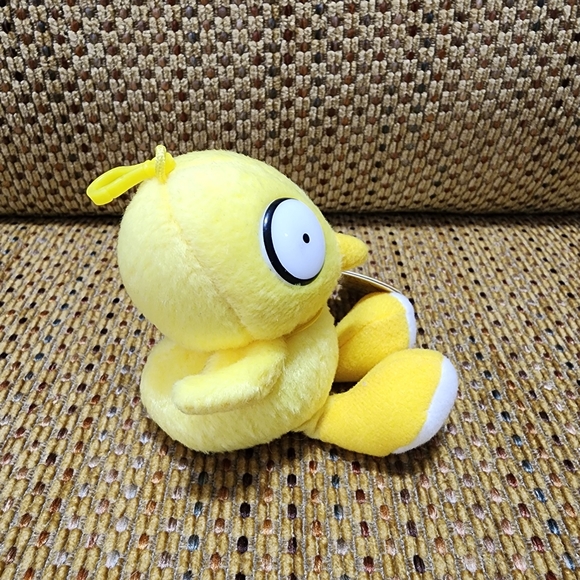 [NEW] Little Yellow Chicken Keychain Keycharm - Picture 2 of 6